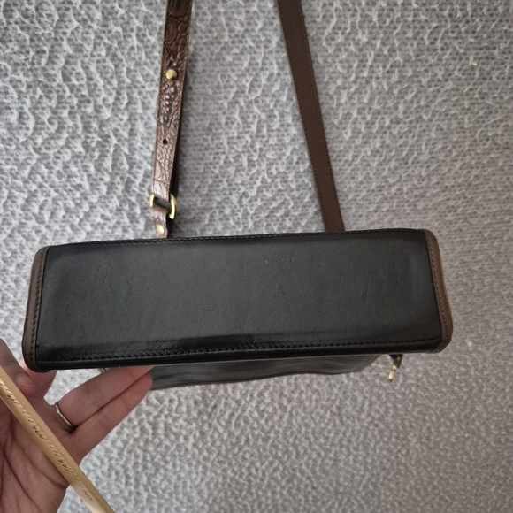 Vtg Brahmin Two-toned Black and Brown Leather Crossbody Bag Croc Embossed - Picture 4 of 13